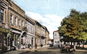 Fotogaléria Alžbetino námestie v roku 1909, v súčasnosti Hlavné námestie (1) Alžbetino námestie v roku 1909, v súčasnosti Hlavné námestie