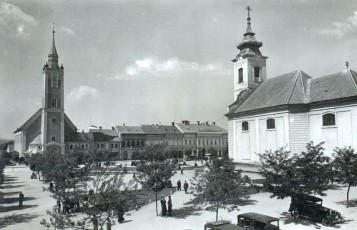 Fotogaléria Námestie v roku 1942, v súčasnosti Hlavné námestie (2) Námestie v roku 1942, v súčasnosti Hlavné námestie